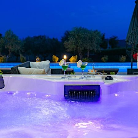 Villa Lorema-Pet Friendly On 5000 Sqm Garden,Pool, Jacuzzi, Billiard&Ps5 Sveti Filip i Jakov Kültér fotó