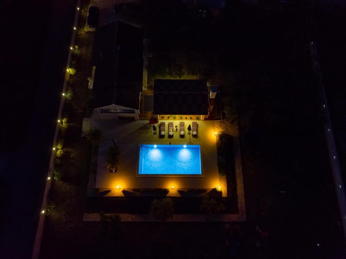 Villa Lorema-Pet Friendly On 5000 Sqm Garden,Pool, Jacuzzi, Billiard&Ps5 Sveti Filip i Jakov Kültér fotó