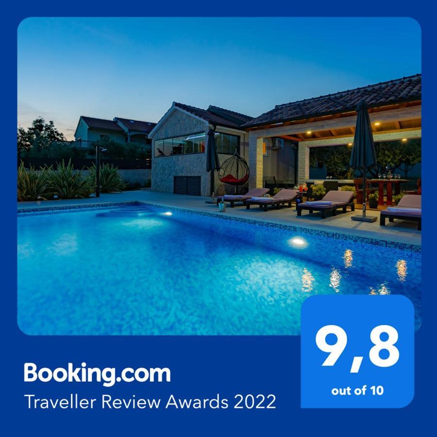 Villa Lorema-Pet Friendly On 5000 Sqm Garden,Pool, Jacuzzi, Billiard&Ps5 Sveti Filip i Jakov Kültér fotó